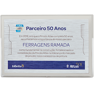 Placa “Parceiro 50 Anos” da Pincéis Atlas para a Ferragens Ramada